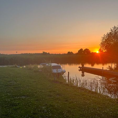 Luxe En Ruim Chalet Met Airco Bij Leekstermeer Matsloot Kültér fotó