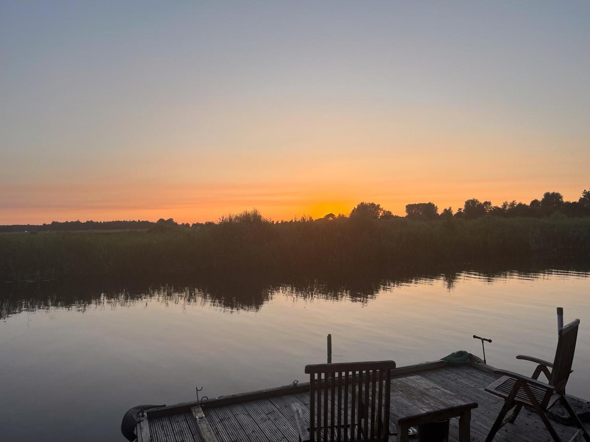 Luxe En Ruim Chalet Met Airco Bij Leekstermeer Matsloot Kültér fotó