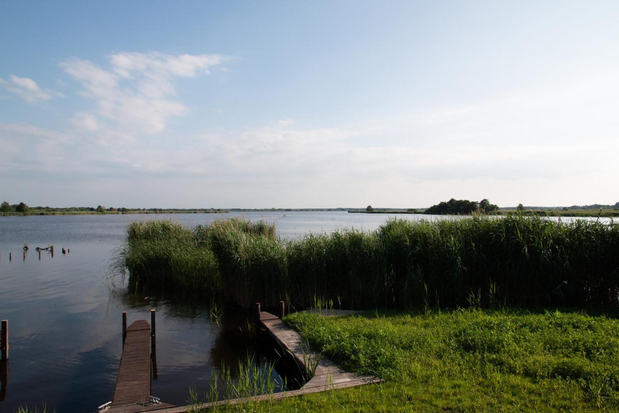 Luxe En Ruim Chalet Met Airco Bij Leekstermeer Matsloot Kültér fotó