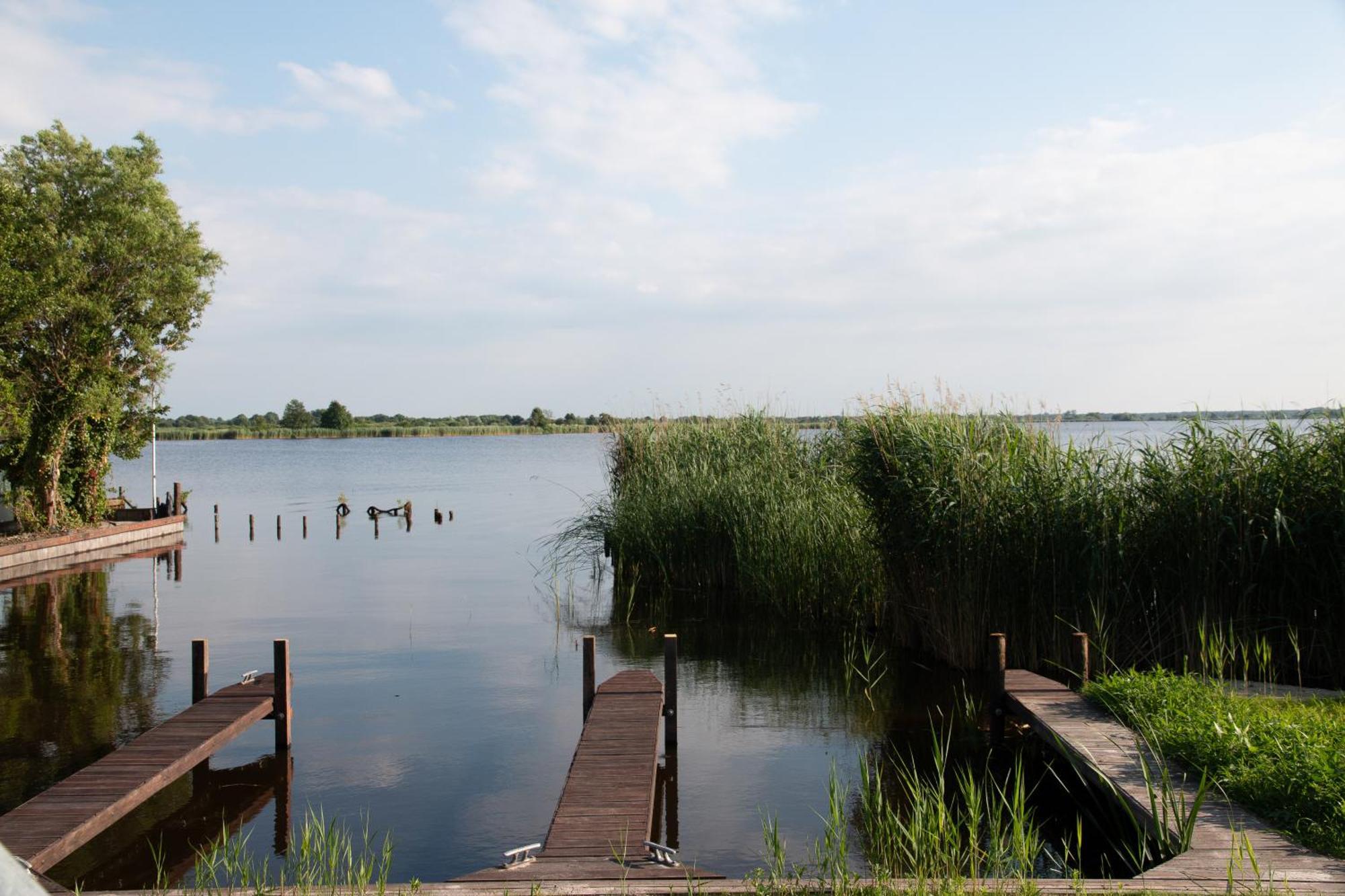 Luxe En Ruim Chalet Met Airco Bij Leekstermeer Matsloot Kültér fotó