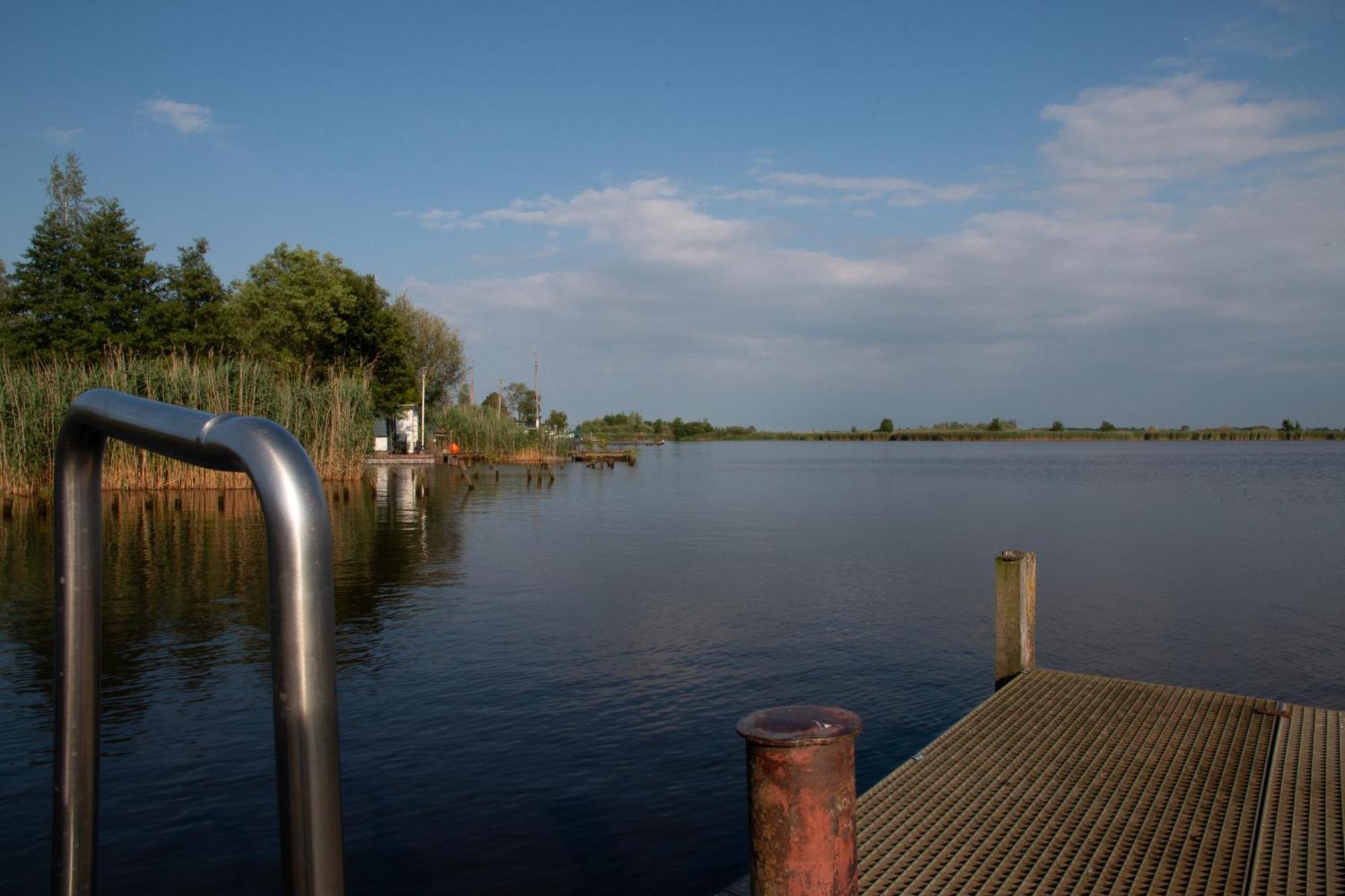 Luxe En Ruim Chalet Met Airco Bij Leekstermeer Matsloot Kültér fotó