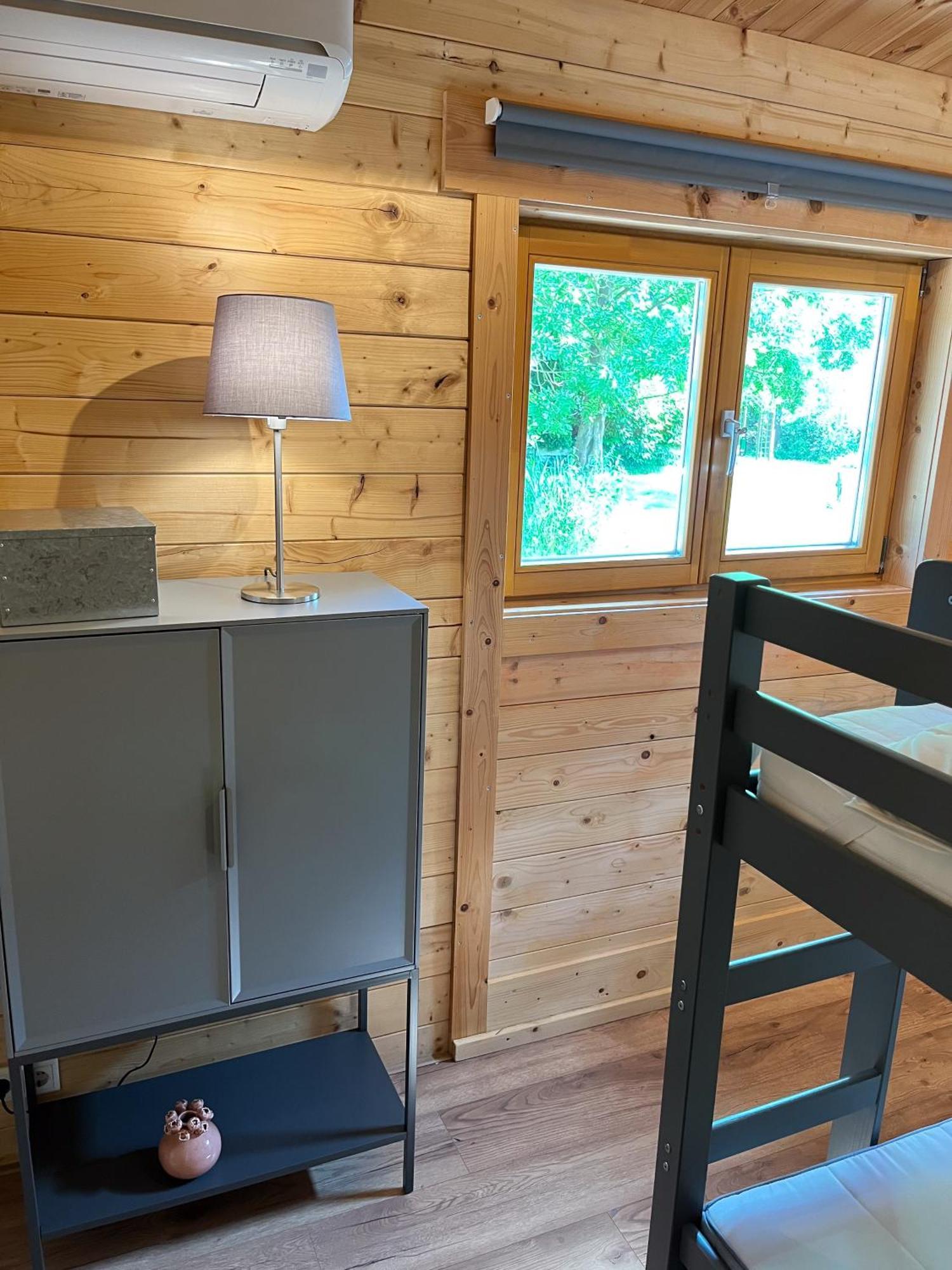 Luxe En Ruim Chalet Met Airco Bij Leekstermeer Matsloot Kültér fotó