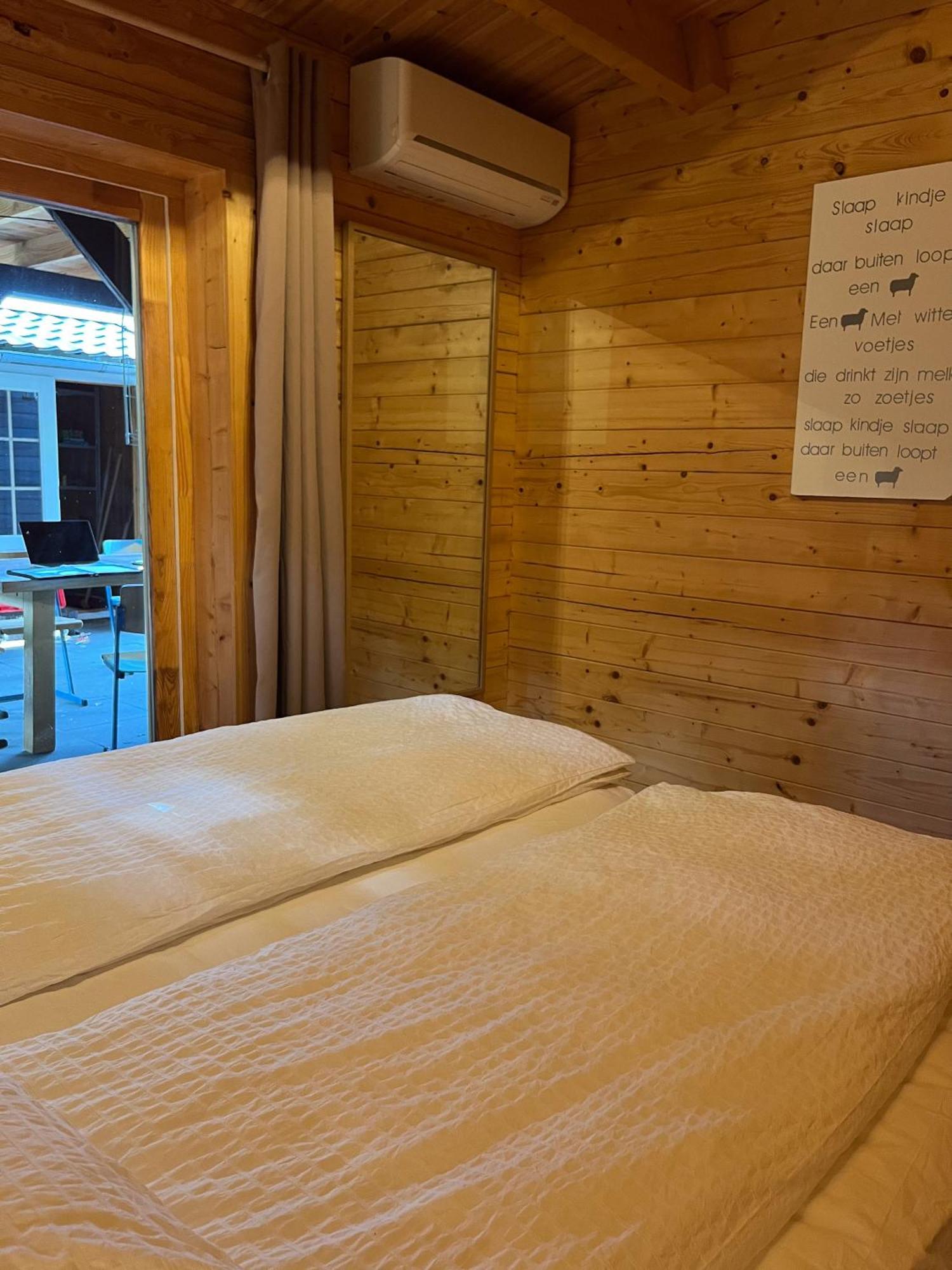 Luxe En Ruim Chalet Met Airco Bij Leekstermeer Matsloot Kültér fotó