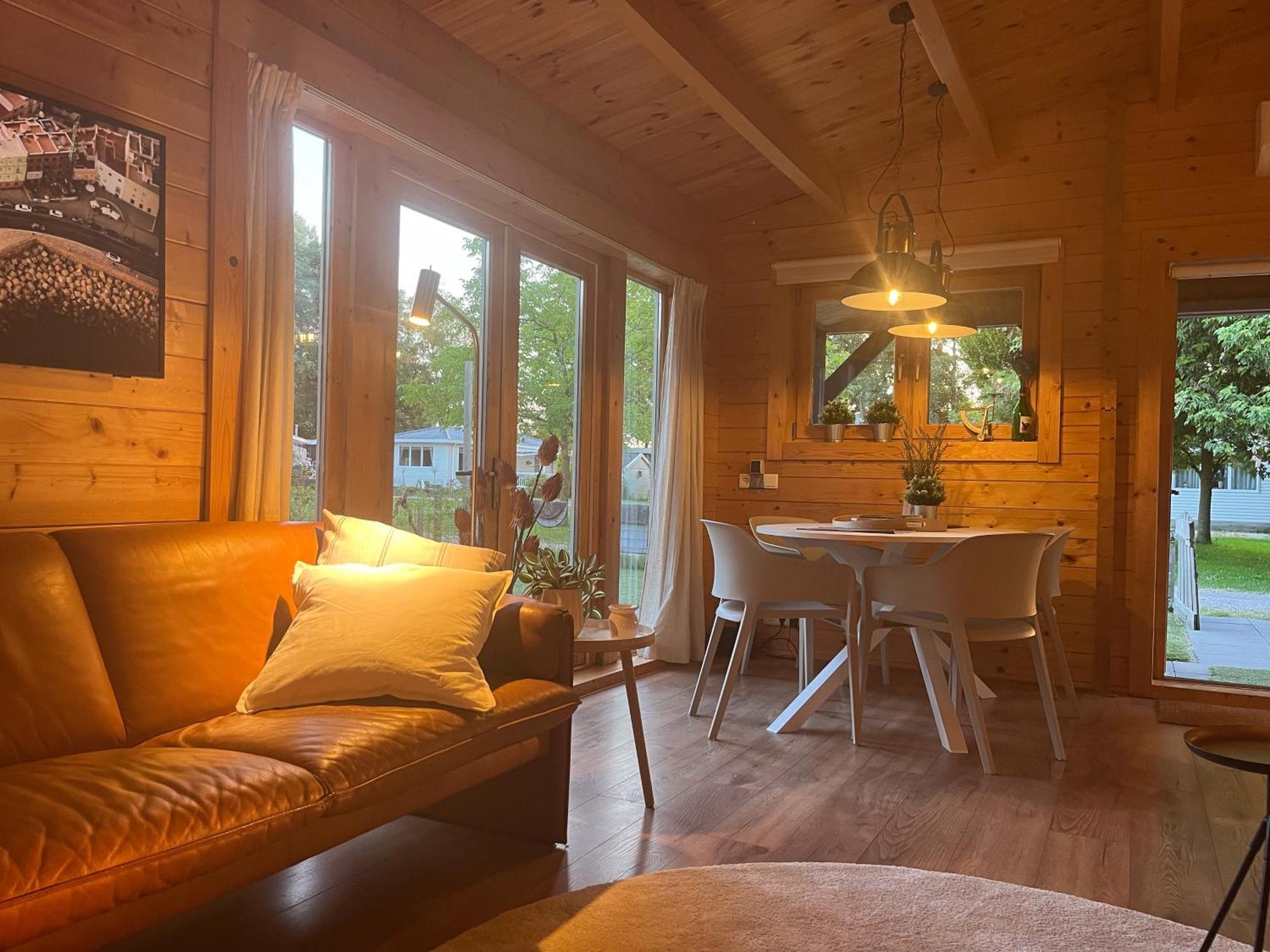 Luxe En Ruim Chalet Met Airco Bij Leekstermeer Matsloot Kültér fotó