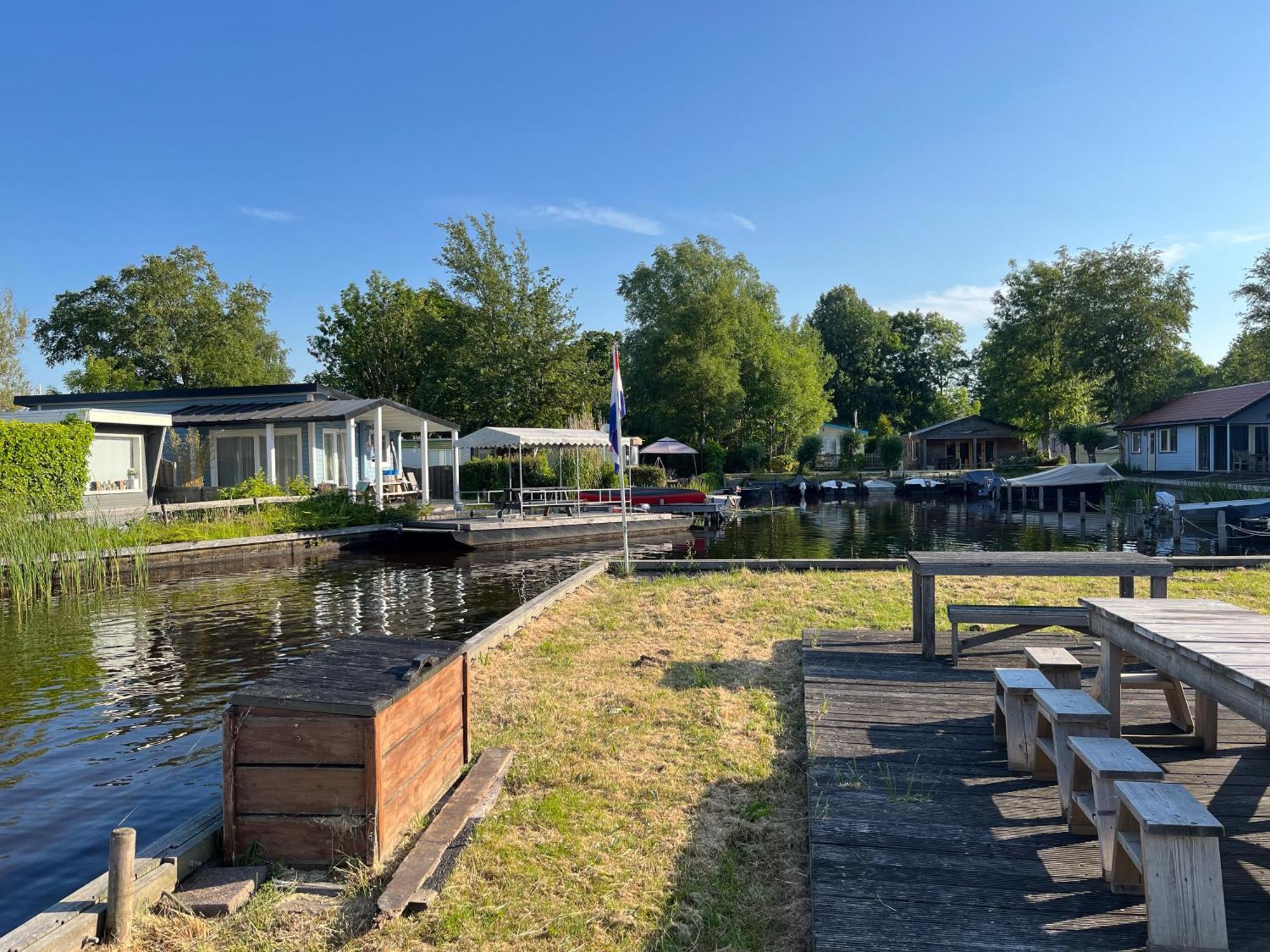 Luxe En Ruim Chalet Met Airco Bij Leekstermeer Matsloot Kültér fotó