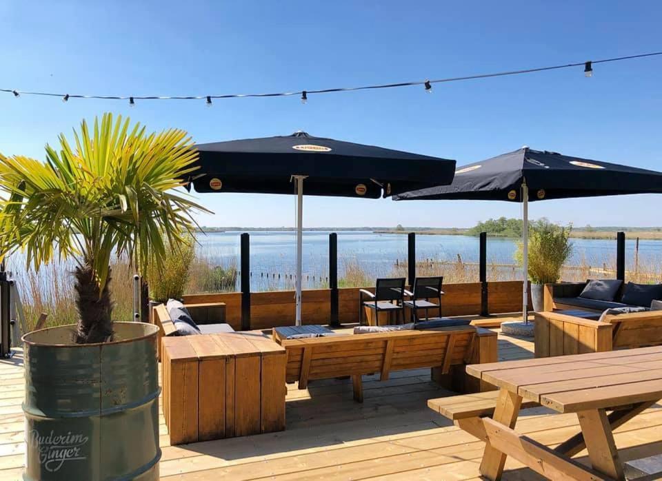 Luxe En Ruim Chalet Met Airco Bij Leekstermeer Matsloot Kültér fotó